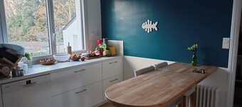 Bright family home 200m from Trébezy beach and GR30, sleeps 11