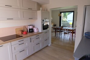 Fridge, microwave, oven, stovetop - NEW!!!    SEA VIEW with direct beach access at 110 m (Pénestin)