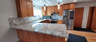 Charming 4-bedroom Fully Furnished House in Davis with AC