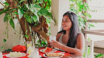 Café da manhã self-service grátis todos os dias