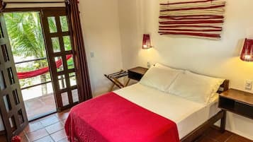 Minibar y caja de seguridad en la habitación