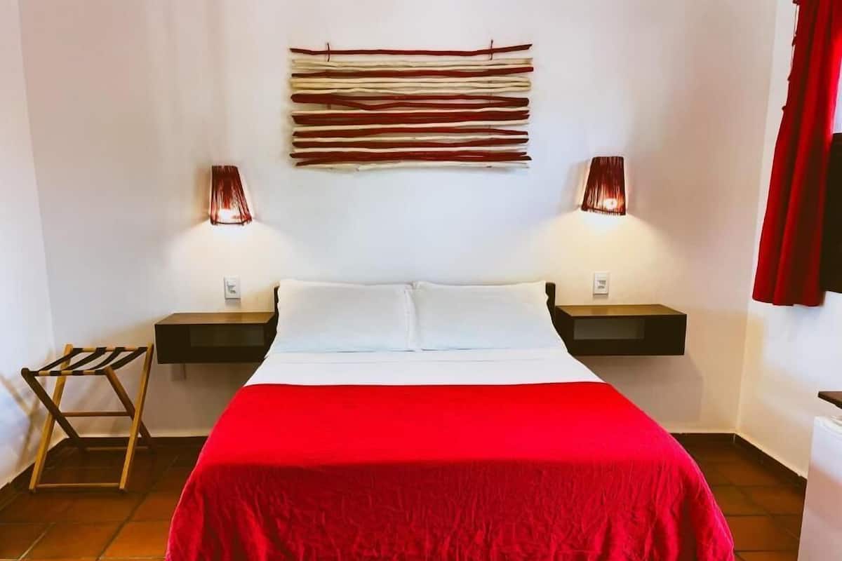 Habitación doble superior, balcón, vista al jardín | Caja de seguridad en la habitación y tabla de planchar con plancha