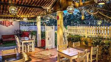 Petit déjeuner en libre-service compris tous les jours