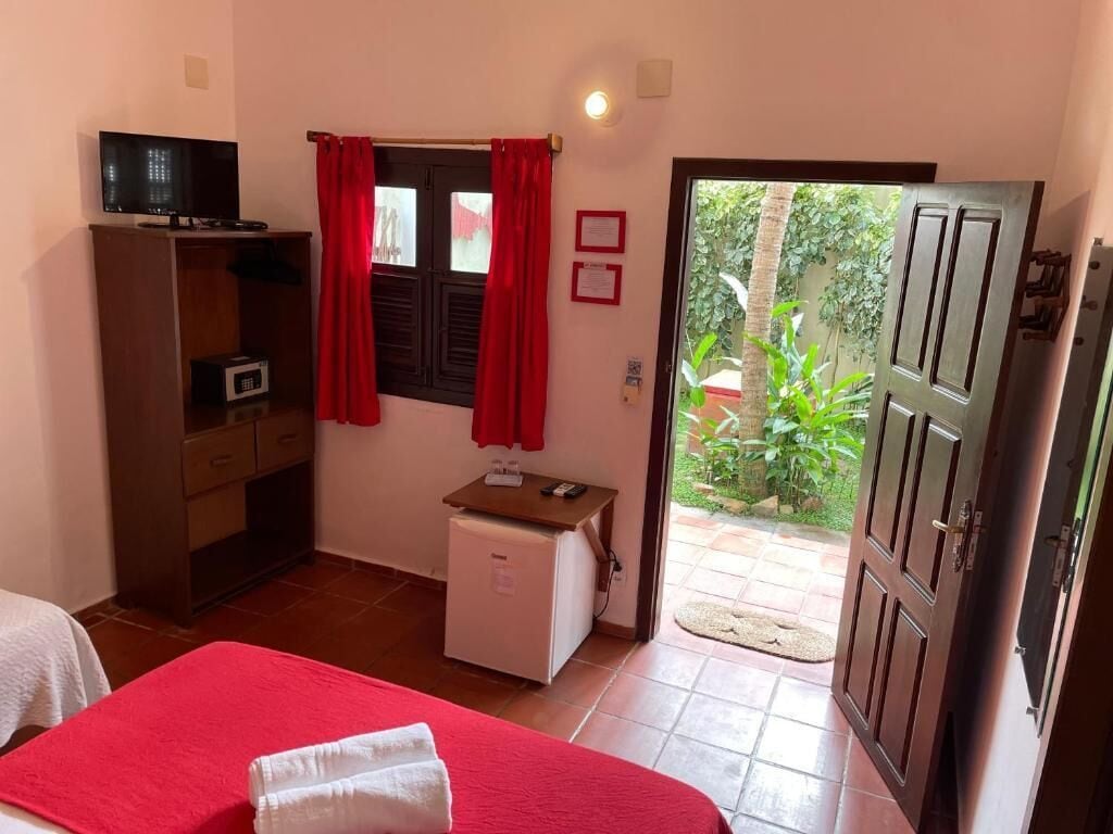 Minibar, in-room safe, laptop workspace, iron/ironing board