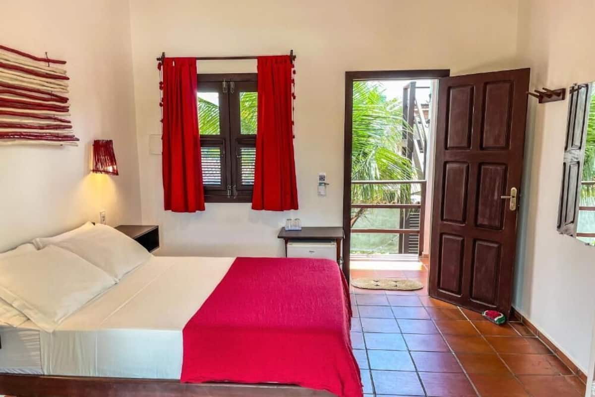 Minibar, in-room safe, laptop workspace, iron/ironing board