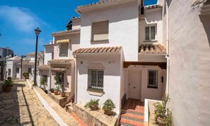 Exterior - Apartment in Nerja Near Playa Burriana (Nerja)