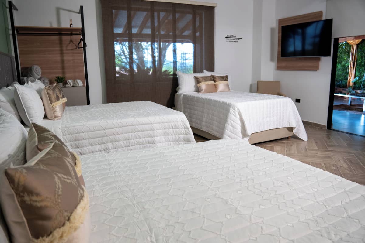 Family Triple Room, Air conditioning | Premium bedding, WiFi (free), individually decorated, bed sheets