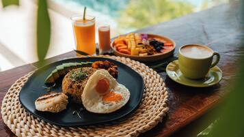 Free daily cooked-to-order breakfast