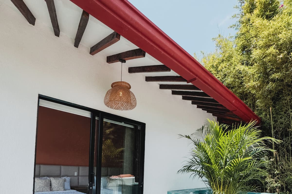 Superior Twin Room, Hot Tub, Courtyard View | Premium bedding, WiFi (free), individually decorated, bed sheets