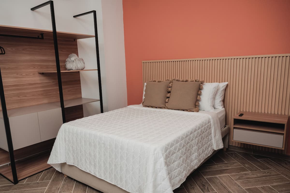 Ropa de cama de alta calidad, decoración personalizada y wifi gratis