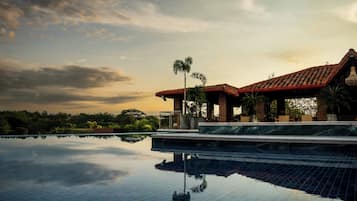 15 outdoor pools