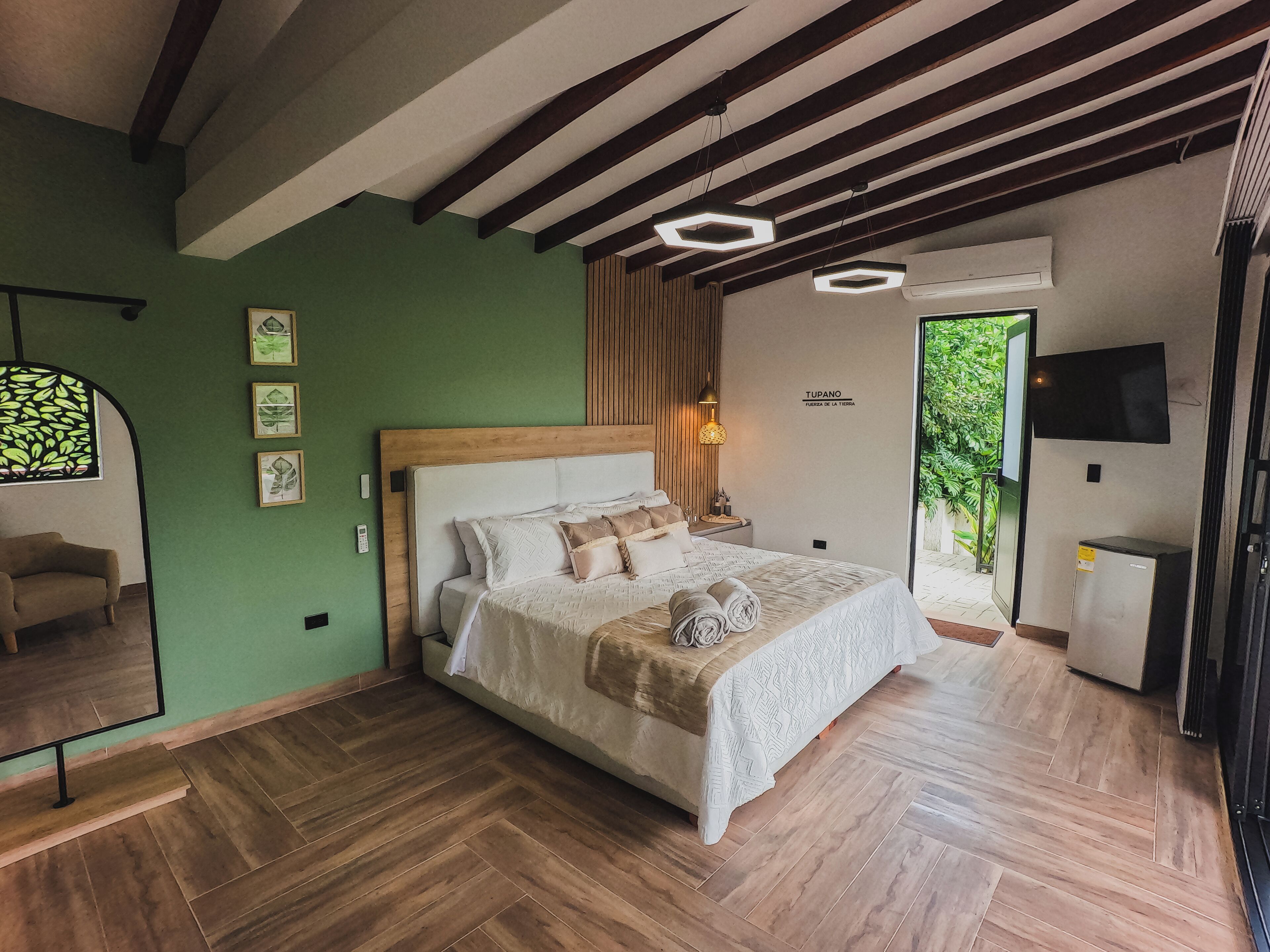 Suite – junior, balkong, fjellutsikt | Sengetøy av topp kvalitet, individuelt dekorert og wi-fi (inkludert)