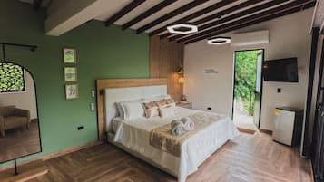 Suite – junior, balkong, fjellutsikt | Sengetøy av topp kvalitet, individuelt dekorert og wi-fi (inkludert)