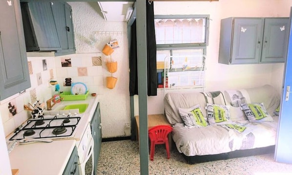 Room - Typical Fisherman's Accommodation for 4 People (Le Grau-Du-Roi)