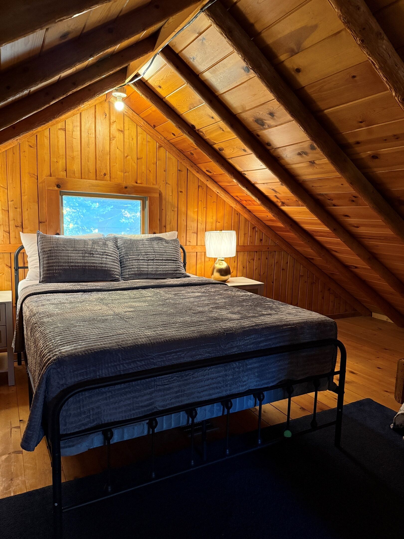 3 bedrooms, desk, iron/ironing board, travel crib