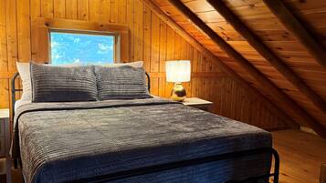 3 bedrooms, desk, iron/ironing board, travel crib