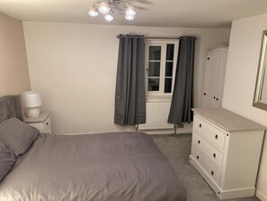 2 bedrooms, WiFi, bed sheets - 2 bedroom cosy house in eye suffolk (Eye)