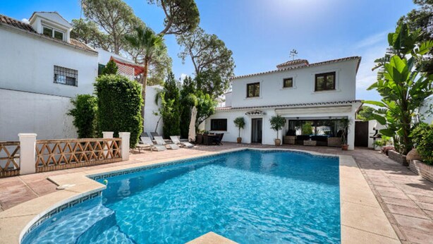 Pool - Villa in Marbella With Private Heated Pool (Marbella)