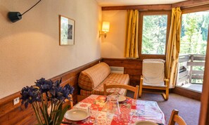 Living area - Studio With Sleeping Area in the Heart of Les Orres 1650 (Les Orres)
