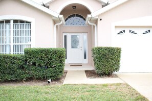 Exterior detail - Dog Friendly: Pleasant 4-bedroom pool and spa house near Disney with pool table (Kissimmee)