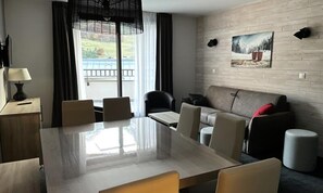Interior - Studio for 8 People (Eaux-Bonnes)