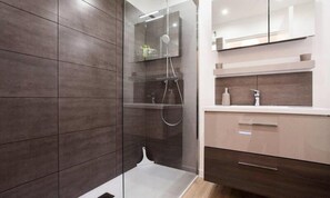 Hair dryer, towels - Apartment in Palm Beach Near Moure Rouge (Cannes)