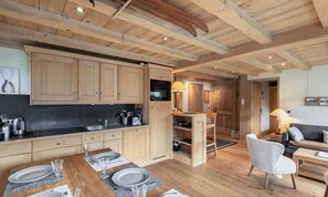 Fridge, microwave, dishwasher, coffee/tea maker - Apartment in Meribel Near Morel Ski Lift (Les Allues)