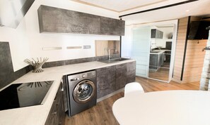 Fridge, microwave, dishwasher, coffee/tea maker - Renovated Apartment Close to the Slopes Balcony (Tignes)