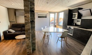 Interior - Renovated Apartment Close to the Slopes Balcony (Tignes)