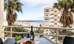 Outdoor dining - Apartments for 4 People (Lagos)
