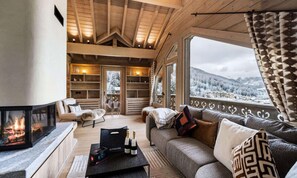 Fireplace - Chalet in La Tania Near Ski Slopes (Albiez-le-Jeune)