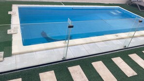 Romantisches Chalet, 2 Schlafzimmer, eigener Pool, Poolblick