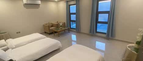 Romantisches Chalet, 2 Schlafzimmer, eigener Pool, Poolblick