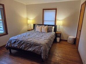 2 bedrooms, desk, travel cot, free WiFi