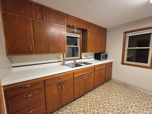 冰箱、微波炉、烤箱、炉灶