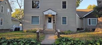 2-bedroom apartment in charming Mankato close to trails.
