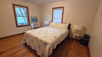 2 Schlafzimmer, Schreibtisch, Reisekinderbett, kostenloses WLAN