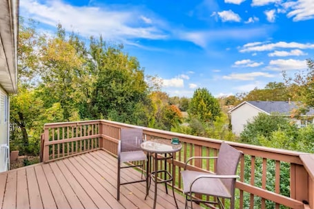 Outdoor dining. Spacious 3 Bedroom