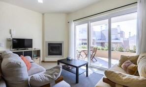 Fireplace - Apartments for 4 People (Lagos)