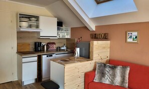 Fridge, microwave, dishwasher, coffee/tea maker - Apartments for 4 People (Les Deserts)