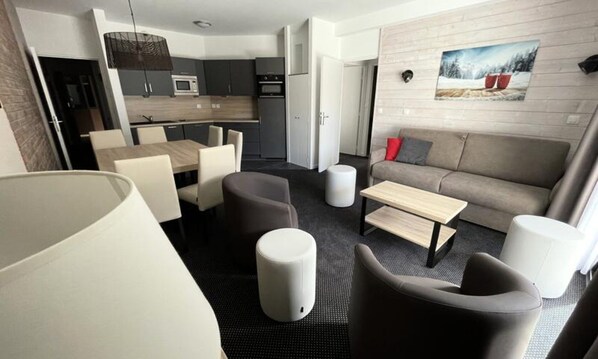 Living area - 3 Rooms for 8 People (Eaux-Bonnes)