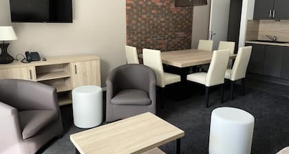 3 Rooms for 8 People