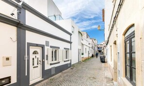 Exterior - Houses & Villas for 6 People (Lagos)