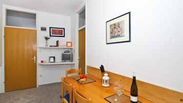 Apartment, 1 Queen Bed with Sofa bed | Dining room