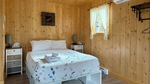 Room - Fully Equipped Mini Chalet – Lake Pohénégamook #06 (Pohenegamook)