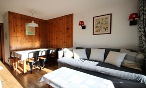 Living area - Dba001 - 2 Bedroom Apartment - Balcony - Sleeps 6 - 1800 Area (Puy-Saint-Vincent)