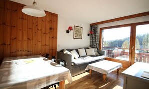 Living area - Dba001 - 2 Bedroom Apartment - Balcony - Sleeps 6 - 1800 Area (Puy-Saint-Vincent)