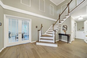 Interior - Kid-Friendly Near UD, 1st-Floor Master + Office (Newark)