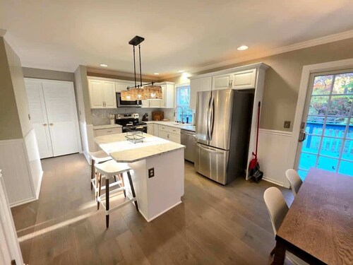 Kid-Friendly Near UD, 1st-Floor Master + Office