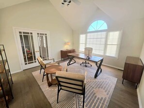 المنشأة من الداخل